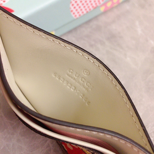 グッチ財布 レプリカ内部構造